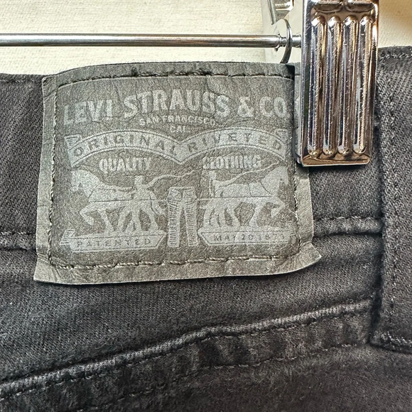 Levi's 312 Shaping Slim Jean sz 30 - Picture 4 of 6